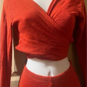 Two piece bell sleeve wrap top                    bell bottom low rise pant (M)